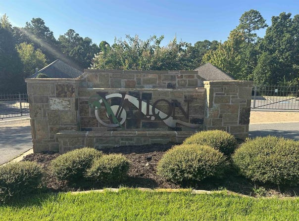 100 Vallon Ln, Little Rock, AR 72223