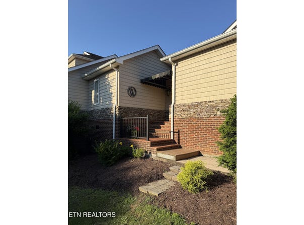 34 Whitehall, Bristol, TN 37620