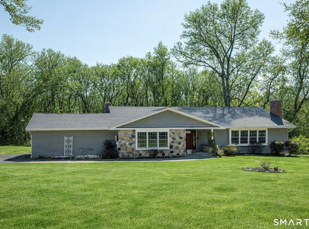 9 Delno Drive, Danbury, CT 06811