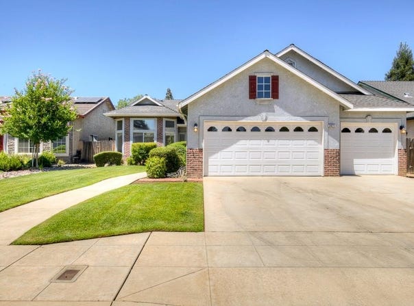2671 Rall Avenue, Clovis, CA 93611