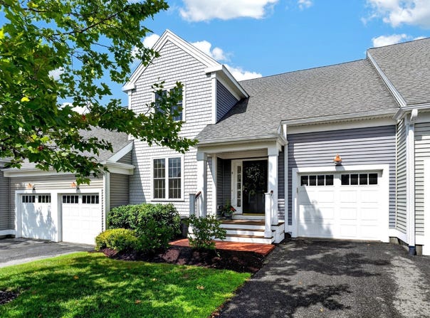 4 Hastings Rd, Hudson, MA 01749