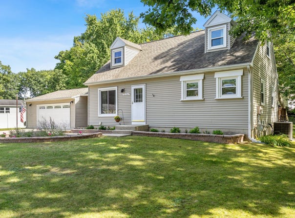 10702 Settlewood Drive SE, Lowell, MI 49331