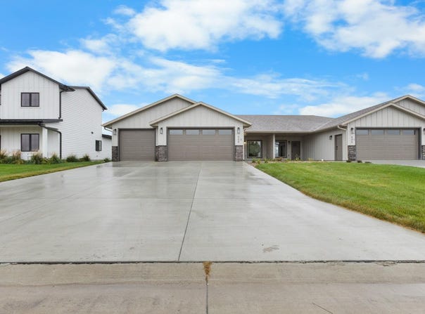 505 Mill Pond Rd, Rock Rapids, IA 51246
