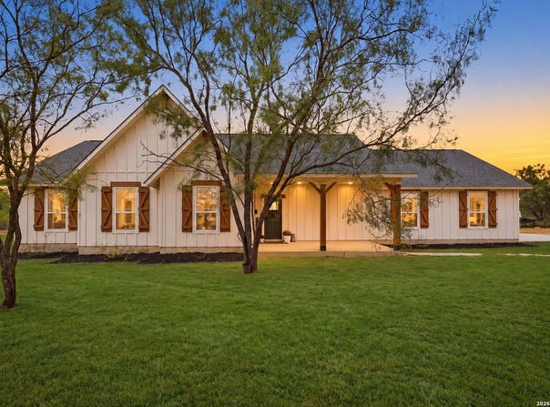 351 Private Road 6623, Devine, TX 78016