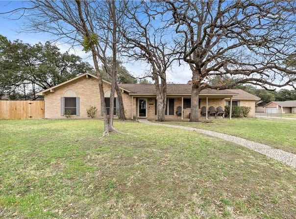 2403 Briar Oaks Drive, Bryan, TX 77802