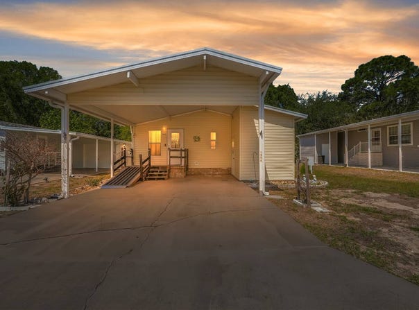 1908 SE Buddy Avenue, Crystal River, FL 34429