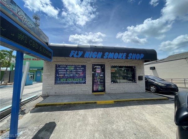 820 Cape Coral Parkway E, Cape Coral, FL 33904