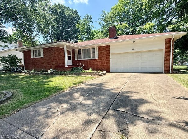 6230 Foxridge Drive, Boardman, OH 44512