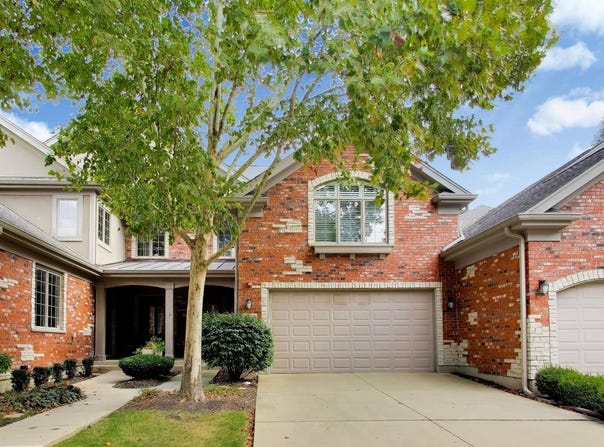 1213 W Charles Lane, Westmont, IL 60559