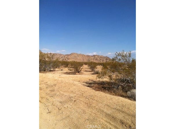 Earlimart/ Camino, Apple Valley, CA 92307