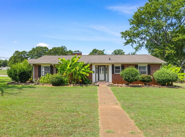2301 McBurney Dr, Florence, AL 35630