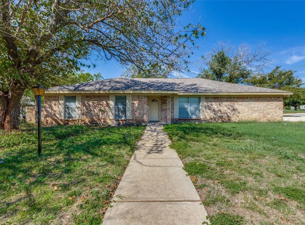 3800 Van Deman Drive, Benbrook, TX 76116