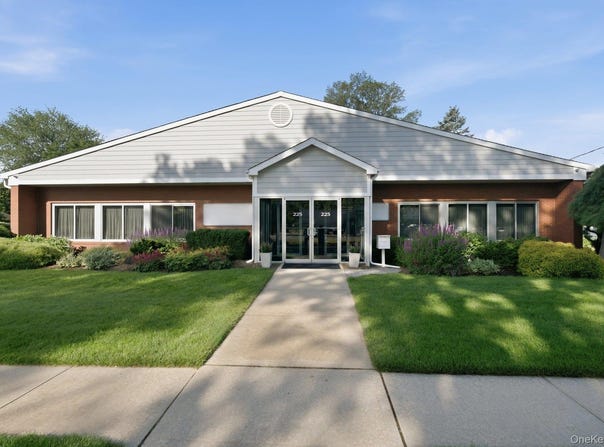 225 Howell Avenue, Riverhead, NY 11901