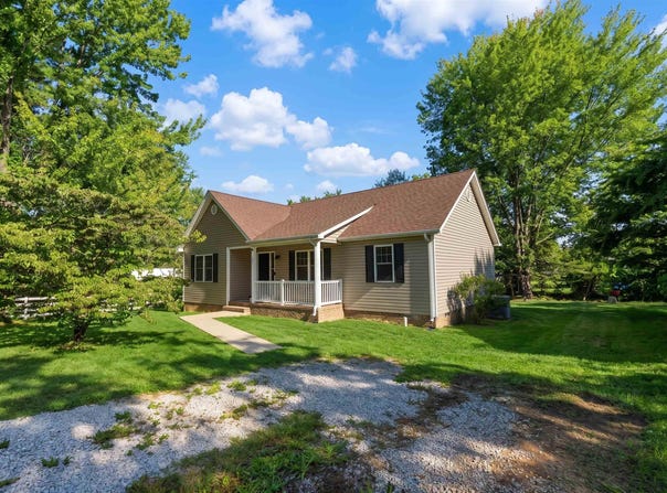 38 HAYRICK RD, WAYNESBORO, VA 22980