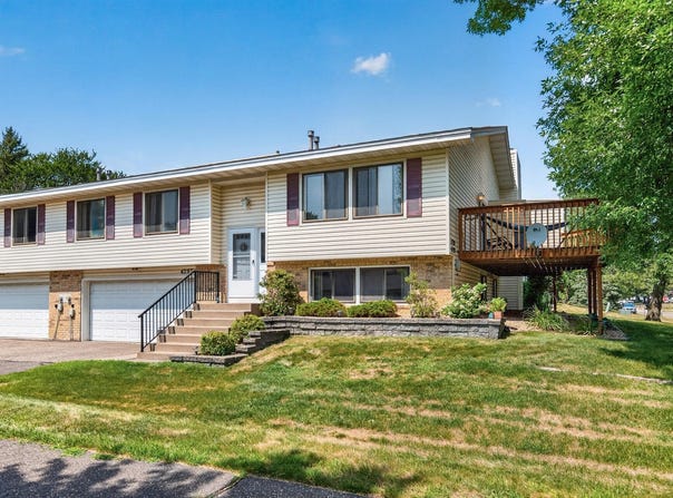 4297 Evergreen Drive, Vadnais Heights, MN 55127