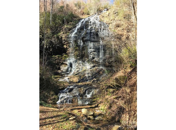 Charleston Harbor Drive, Saluda, NC 28773