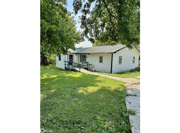 208 Sheldon, Diagonal, IA 50845
