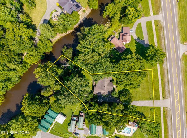 8229 E Lamar Alexander Parkway, Townsend, TN 37882