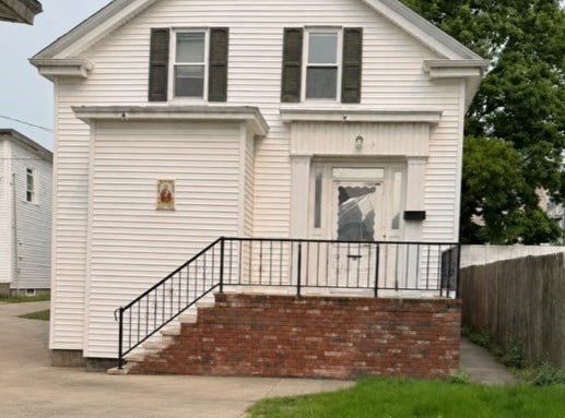 58 Forest St, Fall River, MA 02721