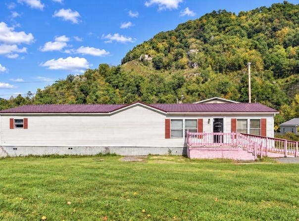 20 SPRING AVE, Elkhorn City, KY 41522