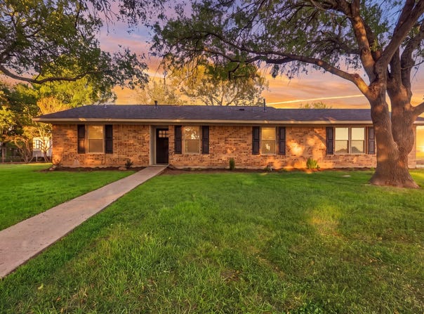 1714 Twin Island Dr, Lockhart, TX 78644