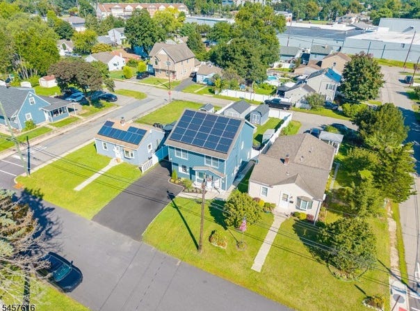 24 Park Ave, Wanaque Boro, NJ 07420-1120