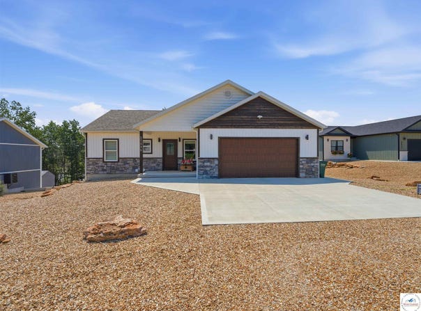 27436 Runway Circle, Lincoln, MO 65338