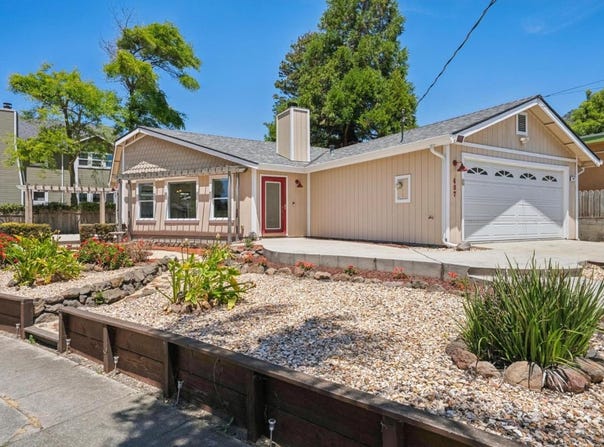 407 Columbus ST, HALF MOON BAY, CA 94019