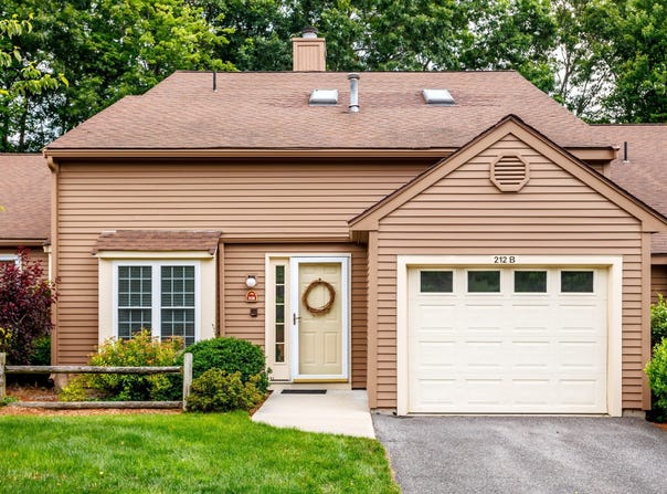 212 Ridgefield Cir, Clinton, MA 01510