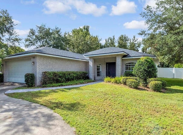 252 DIRKSEN Drive, DEBARY, FL 32713