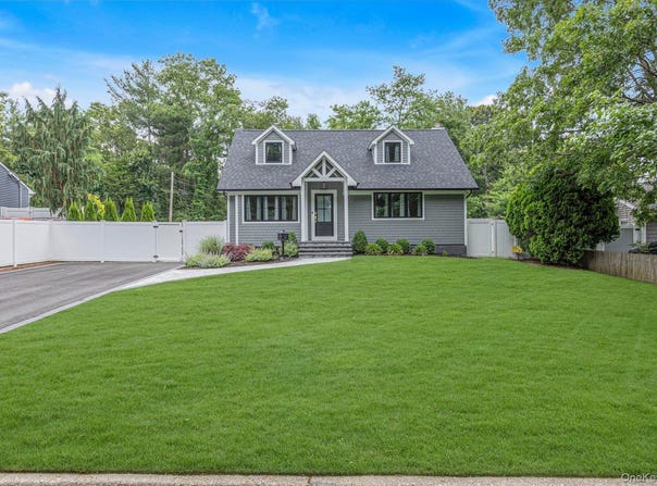 31 Apple Lane, Commack, NY 11725