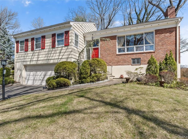 18 Devon Road, Bronxville, NY 10708