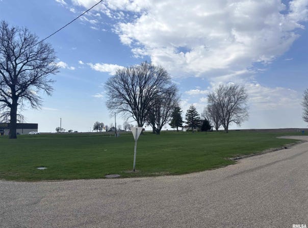 SUNSET Drive, Washburn, IL 61570