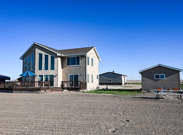 2145 Twin Lakes Rd, Lake Preston, SD 57249