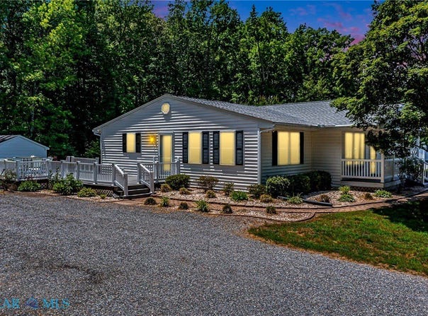 34 Oakland Street, Kilmarnock, VA 22482