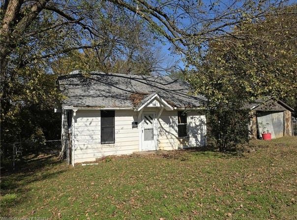 315 Brown ST, Paris, AR 72855