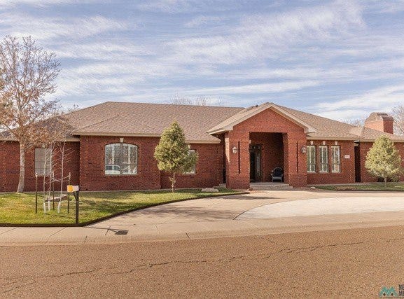 2129 NORTHGLEN Dr, Clovis, NM 88101
