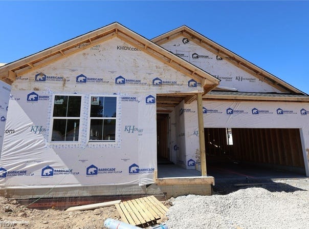2460 Merriment Drive, Amherst, OH 44001