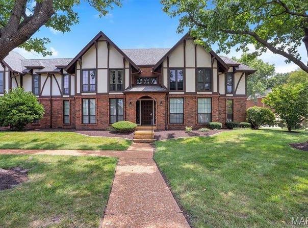 917 Claytonbrook Drive, Ballwin, MO 63011