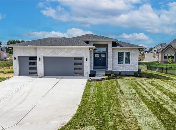 6010 Apache Drive, Shawnee, KS 66226
