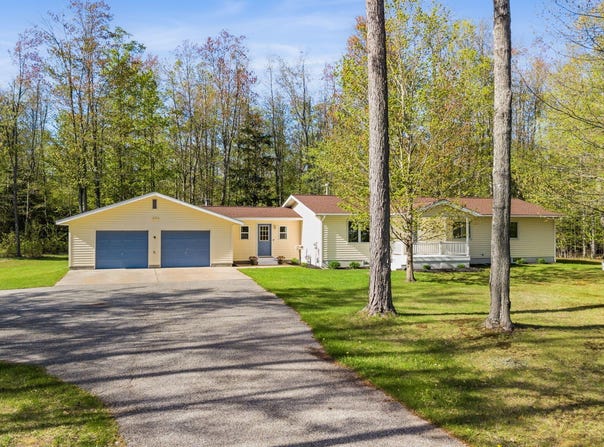 1454 Sand Road, Cheboygan, MI 49721
