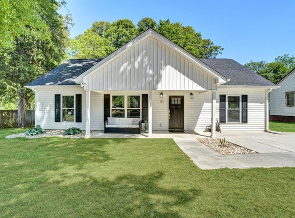 122 W 3rd Avenue, Easley, SC 29640