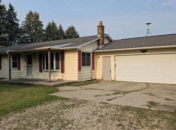 4545 S Rolland Road, Blanchard, MI 49310