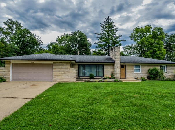 327 Brookside Lane, Plainfield, IN 46168-1774