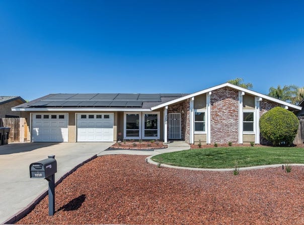 3230 W Pryor, Visalia, CA 93277