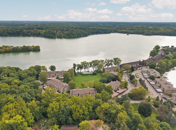 1660 Cliffs Landing, Ypsilanti, MI 48198