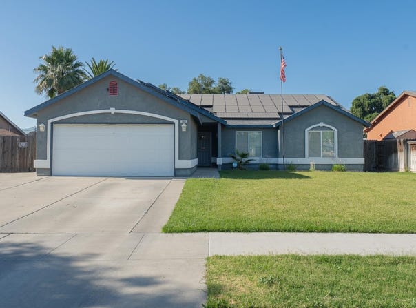 980 Yosemite Drive, Lemoore, CA 93245