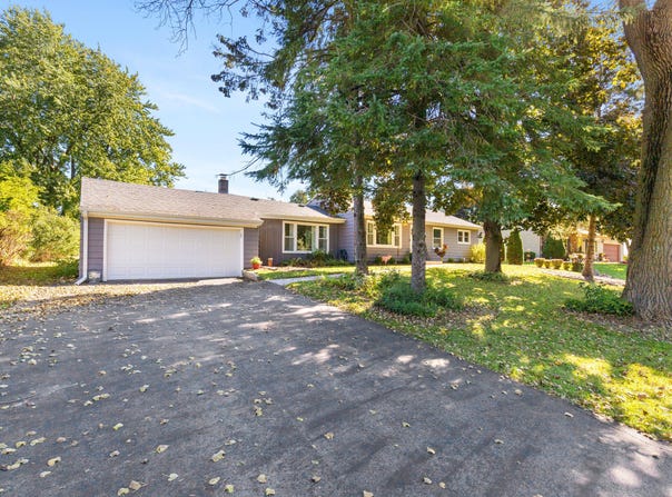 452 Riverview Dr, Grafton, WI 53024