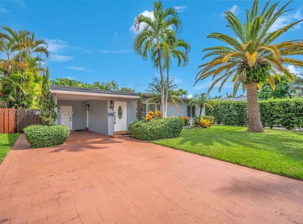 907 NE 5th St, Hallandale Beach, FL 33009