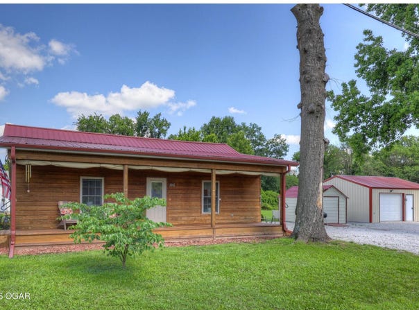 1001 E 12th Street, Lamar, MO 64759